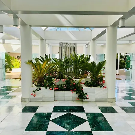 Banus Hause * 马尔韦利亚